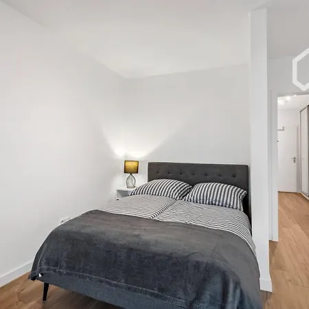 Neues Mit Spa & Balkon Nahe Kpmg, Pwc, L'oreal, Messe Apartment Düsseldorf