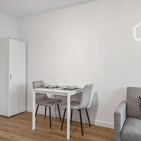 Neues Mit Spa & Balkon Nahe Kpmg, Pwc, L'oreal, Messe Apartment