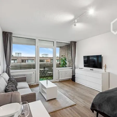 Neues Mit Spa & Balkon Nahe Kpmg, Pwc, L'oreal, Messe Apartment