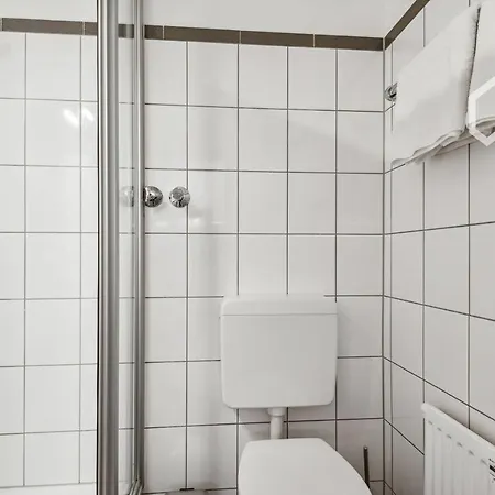 Neues Mit Spa & Balkon Nahe Kpmg, Pwc, L'oreal, Messe Apartment Düsseldorf